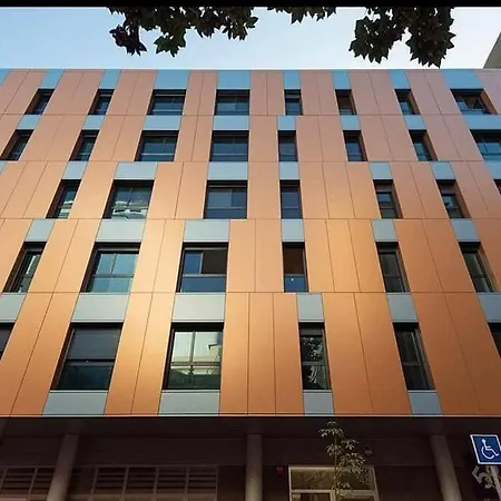 80m From Freeparking 500mbwifi Apartment